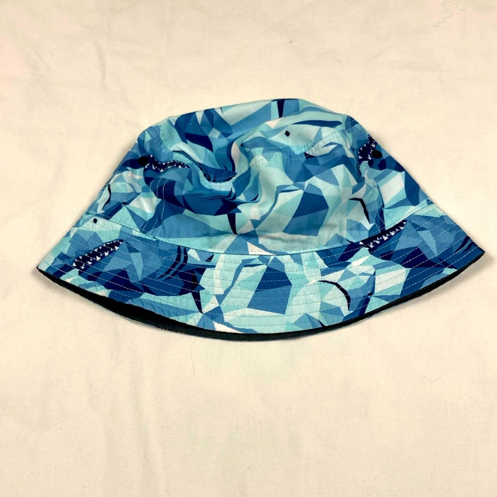 Gymboree boys, geometric blue and white shark summer bucket hat, size M/L